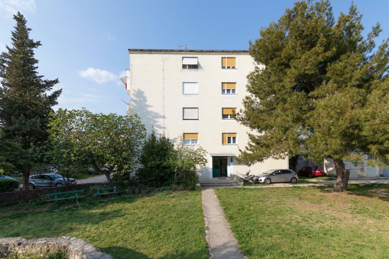 Castropola Apartment Екстериор снимка