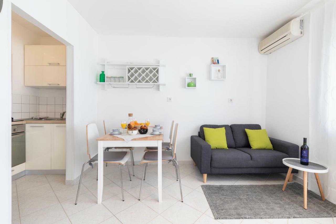Castropola Apartment Екстериор снимка