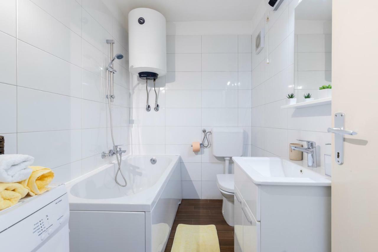 Castropola Apartment Екстериор снимка