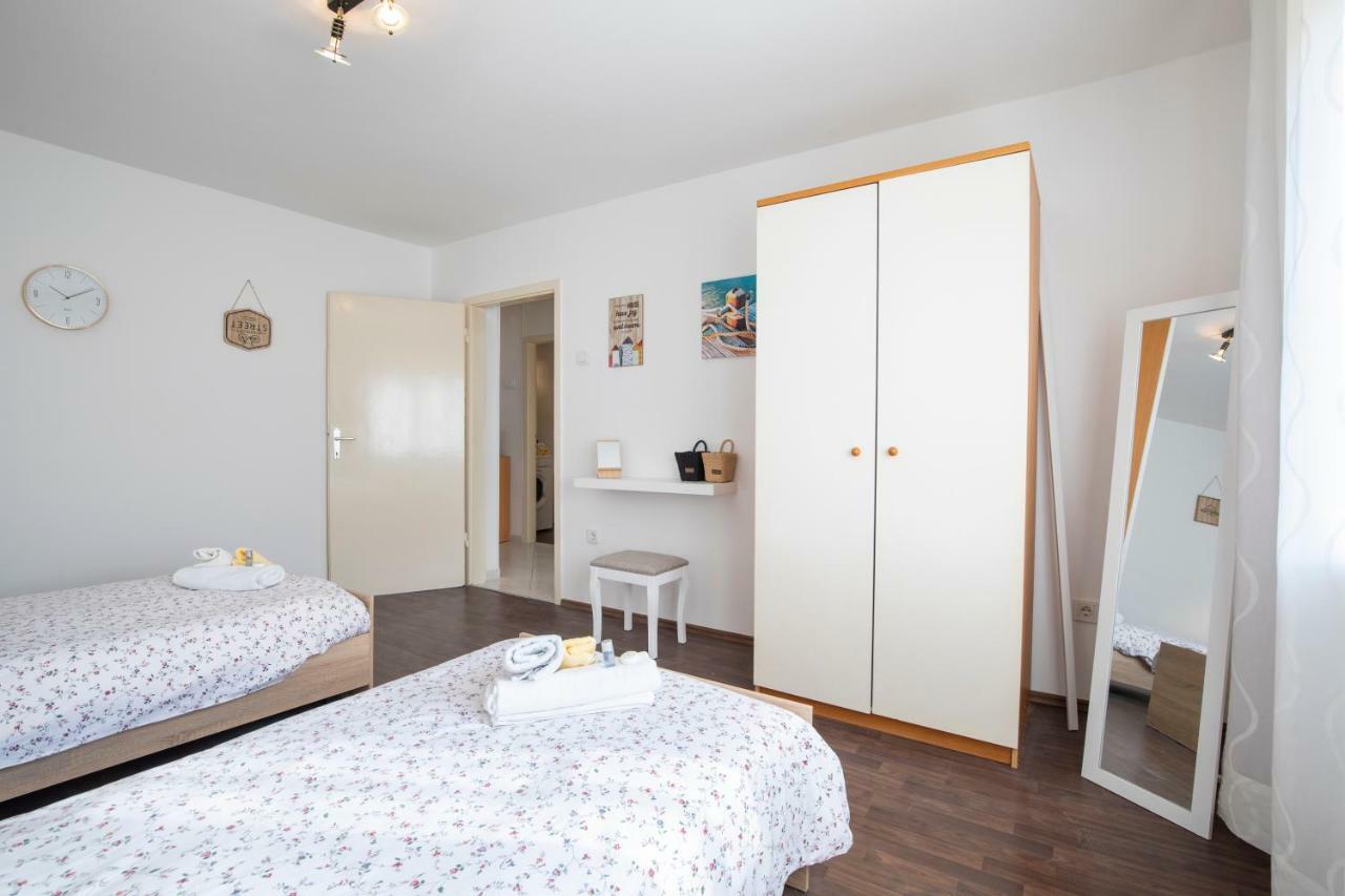 Castropola Apartment Екстериор снимка
