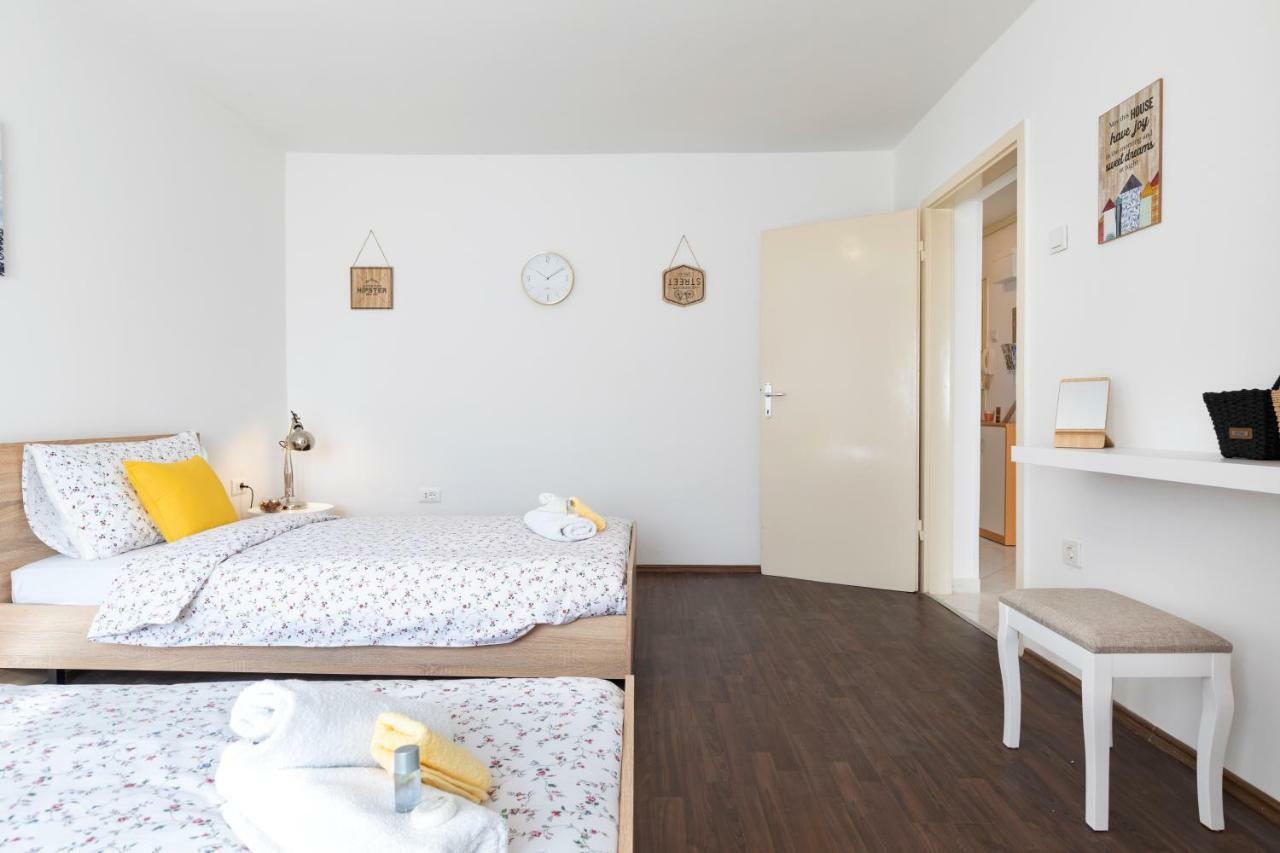 Castropola Apartment Екстериор снимка